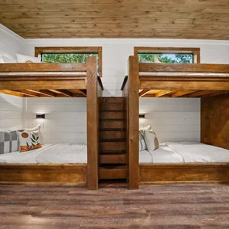 Hgtv Cabin/Secluded 2 Acres/Mini Putt & Ping Pong!